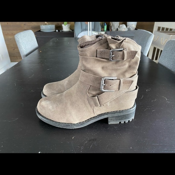 Torrid grey boots size 8W - Picture 1 of 4